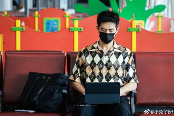 李现命理揭秘：如何借助天命创造事业高峰