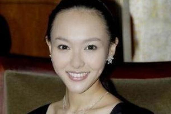 从女人人中痣的位置看性格与人生轨迹