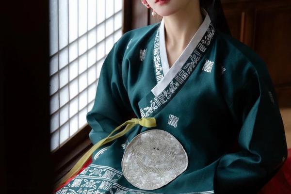 朝鲜族传统服饰与其文化象征意义