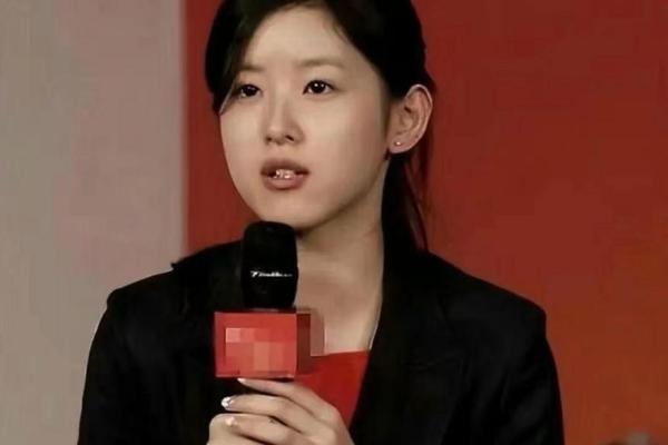 奶茶妹妹面相解析：从五官看她的性格与命运变化