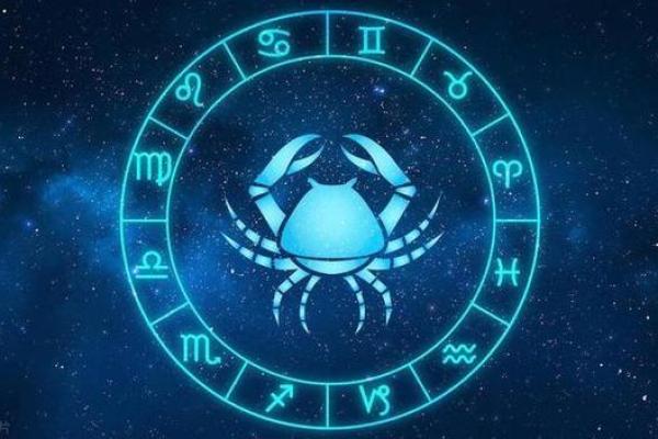 今天巨蟹座运势：感情和职场的微妙平衡
