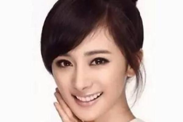 面相学中的下巴尖女性：智慧与独立的标志