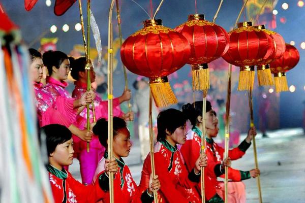 中华传统节日文化与民俗风情的交织