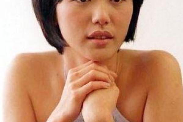 膝盖痣相的象征意义与性格解析