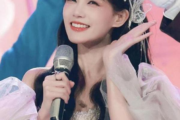 眼睛一笑像月牙的面相寓意与性格解析