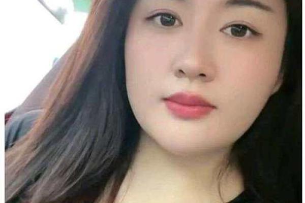 女子面相图眼透智慧之光