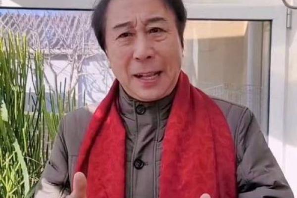 冯巩面相揭秘：八字眉、圆脸蛋背后的福星运势