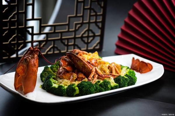 姓名与美食：中国餐馆名字中的文化韵味