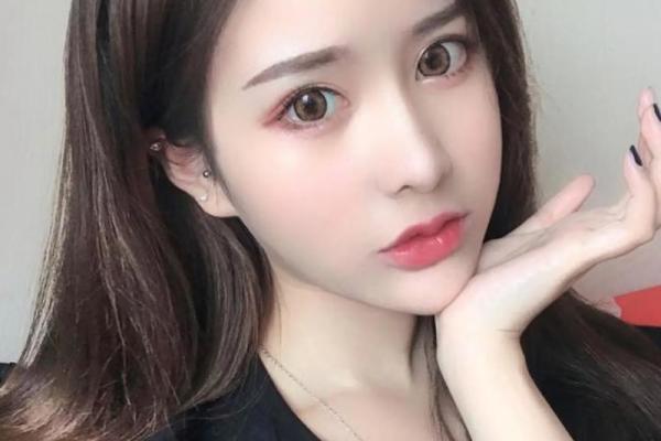 尖下巴女子面相：命运多舛还是福星高照？