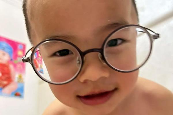 小孩额头写一福字面相解读