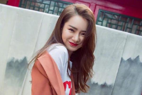 面容如画：长胡须女性的独特面相魅力
