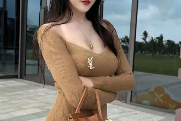 腰肢丰腴：面相中的肉感之美