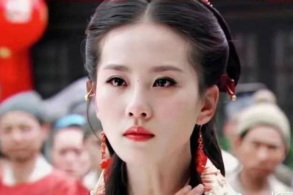痣中藏福，她美得让人过目难忘