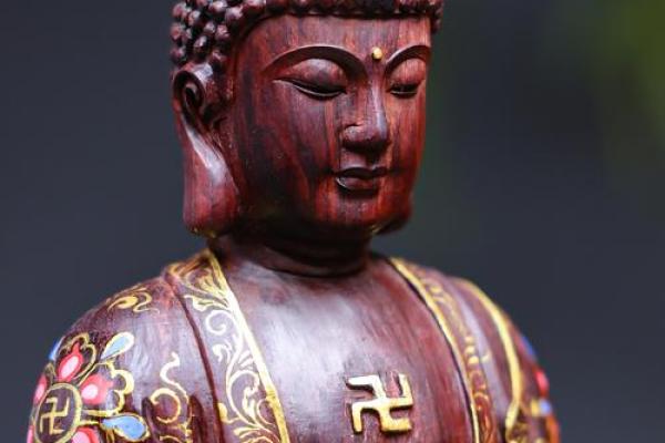 佛光熠熠，慈悲满面——面相中的修行印记