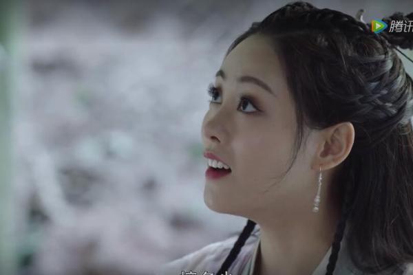 伍芷若：清雅脱俗，探寻芷若名字的内涵与寓愿
