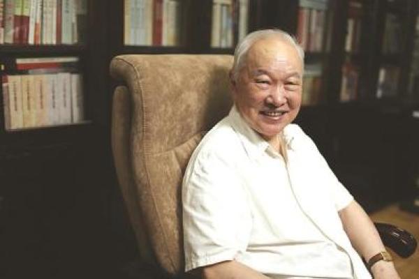 陈昕的成功之路：从学术到实践的跨越