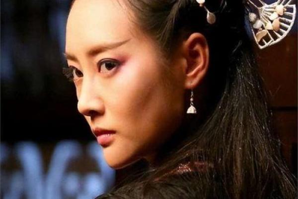 面相凶狠，眼神毒辣：揭秘神秘面相背后的故事