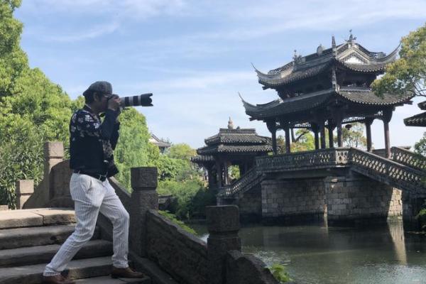 四月春风拂面时，民俗活动闹翻天