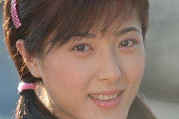 面相解析：曾黎面容透露出的神秘魅力与运势