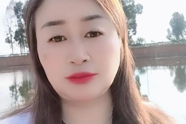 紫霞星辰映名辉，运势如龙腾盛世