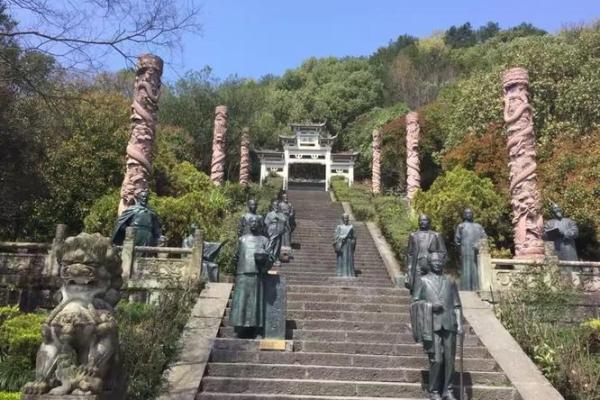湖景小区大门风水解析：湖水对运势的作用